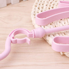 Shoe drying hanger with adjustable design, suitable for drying shoes in a closet or balcony.